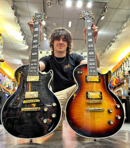 The finish on the Gibson Les Paul Supreme is beautiful, reminiscent of a quilted PRS top.