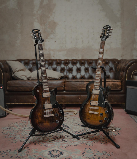 Like we've seen with the Epiphone SG, it's very difficult to tell it from the Gibson version of the same guitar. Like we've seen with the Epiphone SG, it's very difficult to tell it from the Gibson version of the same guitar.