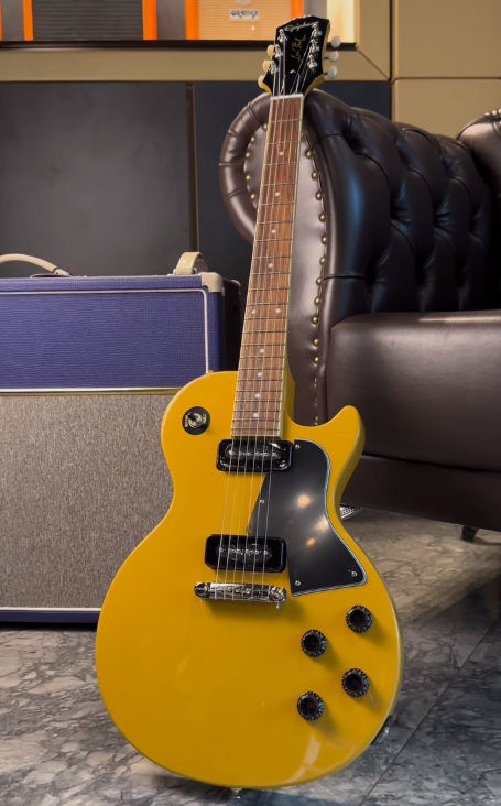 The Special is a more subtle and simplified type of Les Paul.