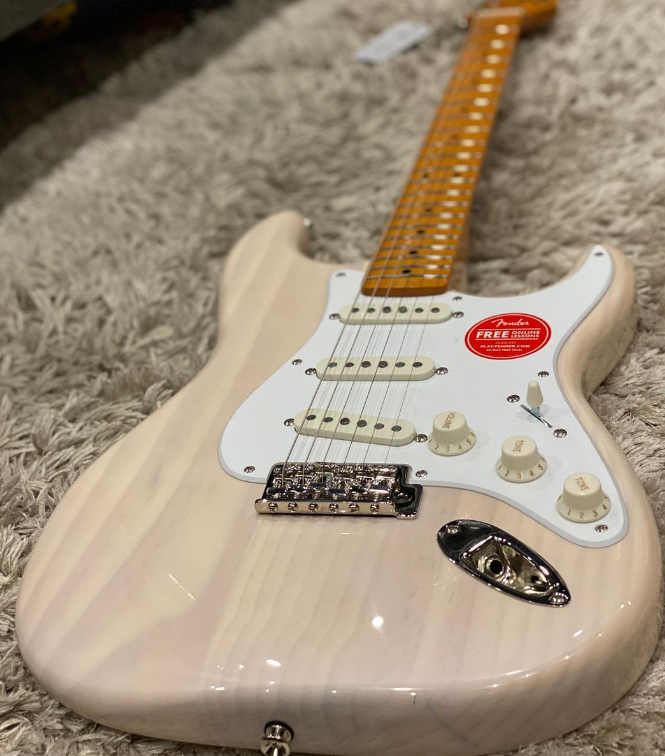 Like the SG Standard, you won't be able to distinguish this guitar from a Fender Strat. Like the SG Standard, you won't be able to distinguish this guitar from a Fender Strat.