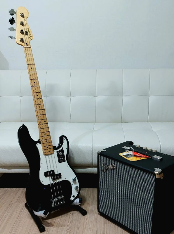 You'll be surprised at the tone you get out of the single coil split pickup - simplicity at its finest. You'll be surprised at the tone you get out of the single coil split pickup - simplicity at its finest.
