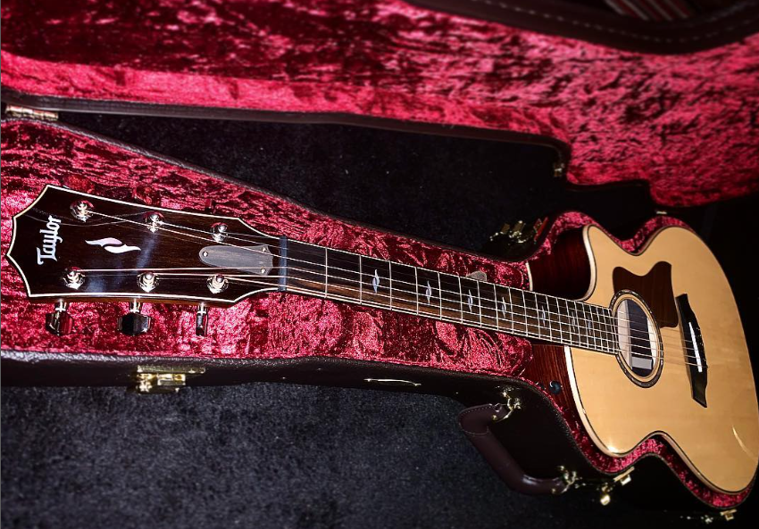 The 814ce is a bit bigger, given the grand auditorium body shape, so it feels more like a dreadnought and will have a broad/balanced/warmer tone when compared to the 812ce. The 814ce is a bit bigger, given the grand auditorium body shape, so it feels more like a dreadnought and will have a broad/balanced/warmer tone when compared to the 812ce.