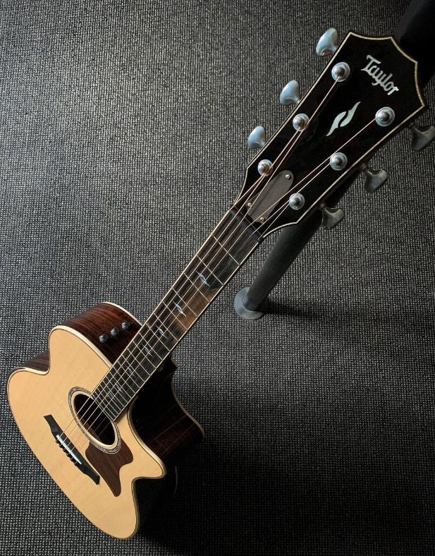The 814ce is one of the nicest acoustic guitars money can buy, and a more traditional take with Spruce and Rosewood, compared to the Koa in the 724ce. The 814ce is one of the nicest acoustic guitars money can buy, and a more traditional take with Spruce and Rosewood, compared to the Koa in the 724ce.