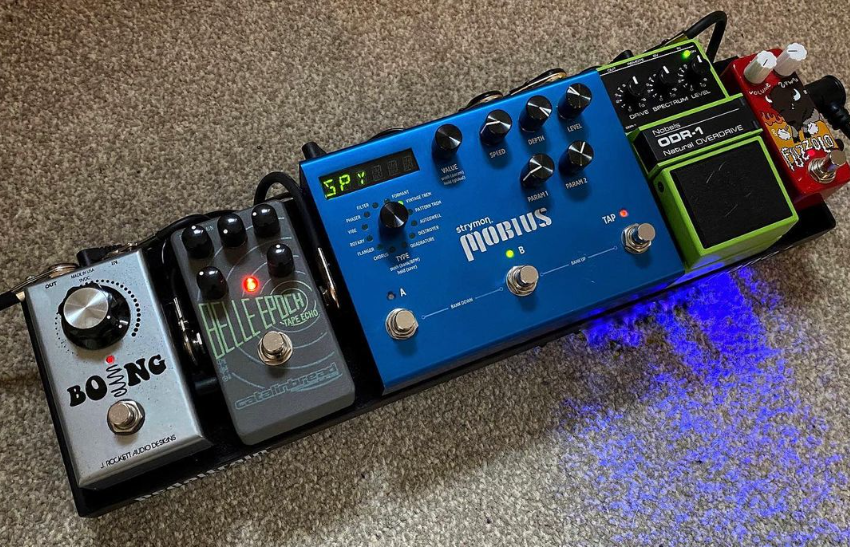 You can also do three Boss-sized pedals, a larger Strymon, and another mini pedal, pictured here on the right side. 